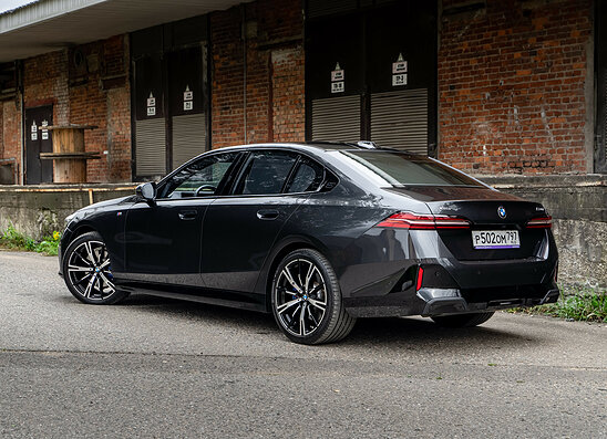 BMW 5 серия 530i 2.0 xDrive Steptronic (258 л.с.)