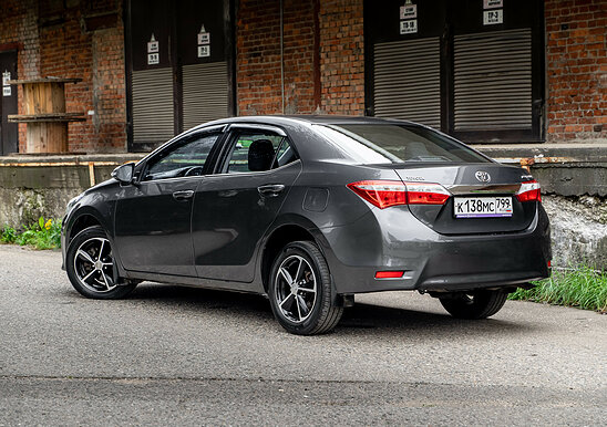 Toyota Corolla 1.6 CVT (122 л.с.) Style Plus