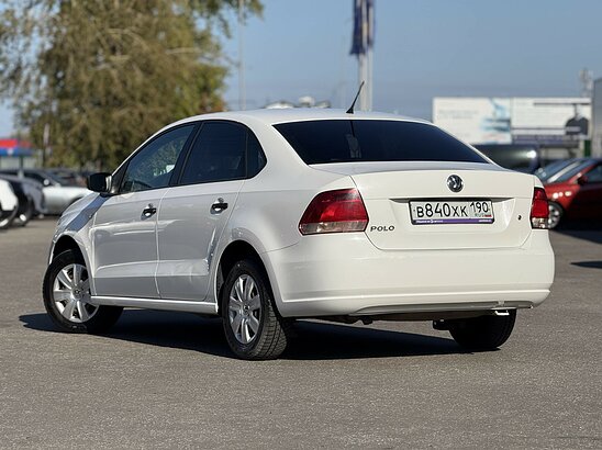 Volkswagen Polo 1.6 MPI MT (105 л.с.)