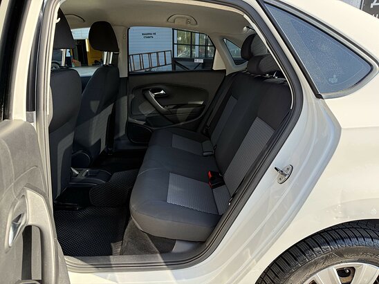 Volkswagen Polo 1.6 MPI MT (105 л.с.)