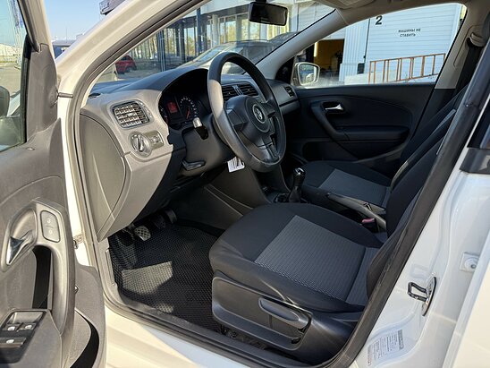 Volkswagen Polo 1.6 MPI MT (105 л.с.)