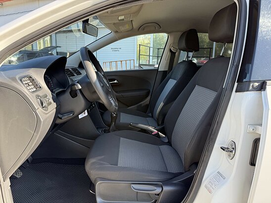 Volkswagen Polo 1.6 MPI MT (105 л.с.)