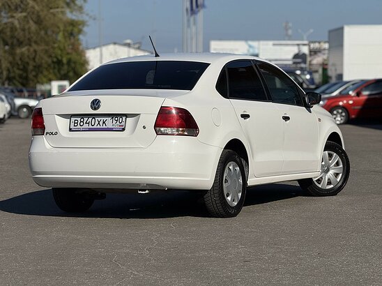 Volkswagen Polo 1.6 MPI MT (105 л.с.)