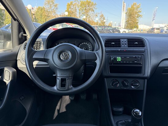 Volkswagen Polo 1.6 MPI MT (105 л.с.)