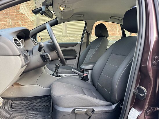 Ford Focus 2.0 MT (145 л.с.) Ghia