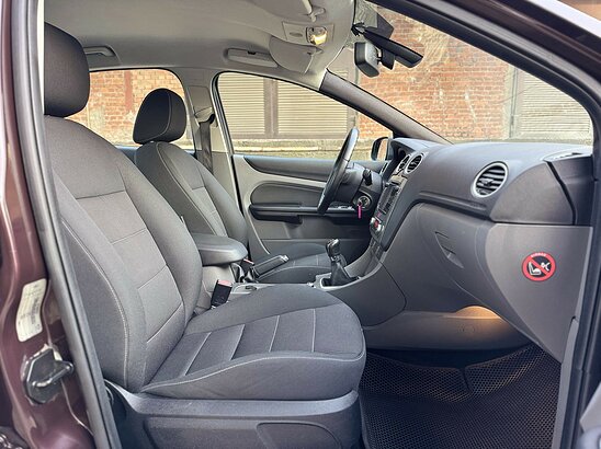Ford Focus 2.0 MT (145 л.с.) Ghia