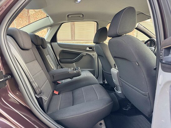 Ford Focus 2.0 MT (145 л.с.) Ghia