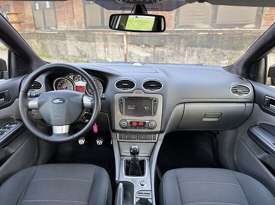 Ford Focus 2.0 MT (145 л.с.) Ghia