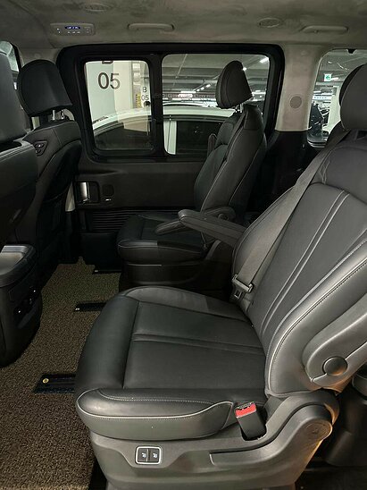 Hyundai Staria 2.2 VGT 4WD AT (177 л.с.) Lounge