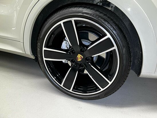 Porsche Cayenne Turbo 4.0 4WD AT (550 л.с.) Cayenne Turbo