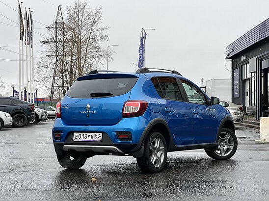 Renault Sandero Stepway 1.6 MT (82 л.с.) Life
