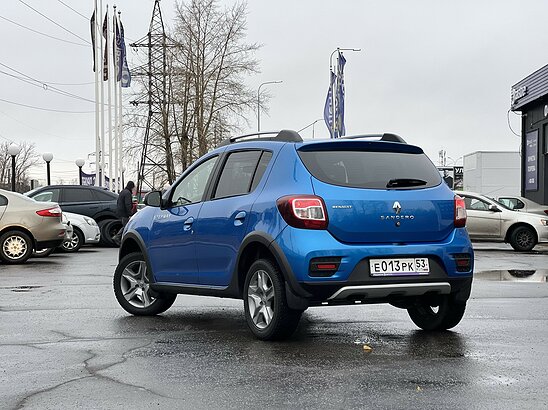 Renault Sandero Stepway 1.6 MT (82 л.с.) Life