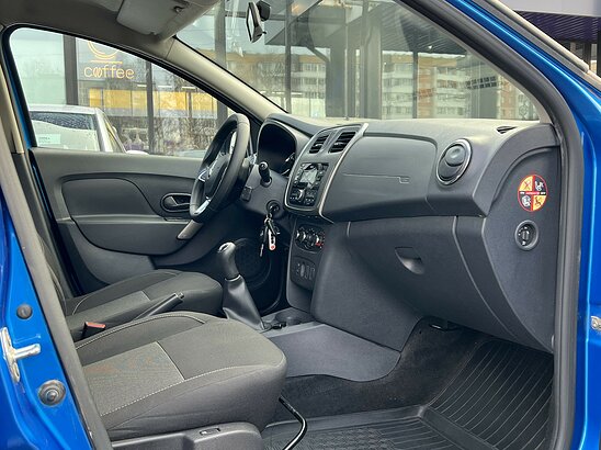 Renault Sandero Stepway 1.6 MT (82 л.с.) Life