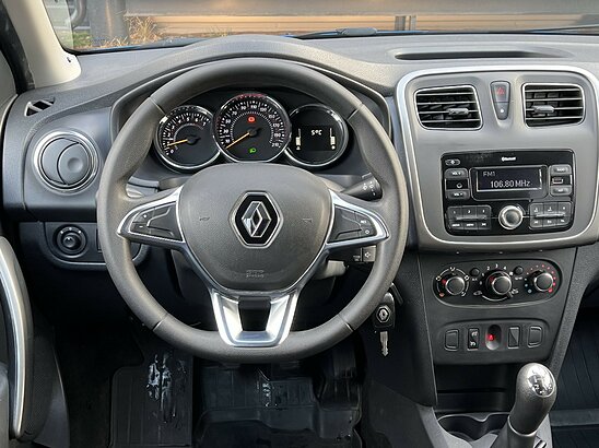 Renault Sandero Stepway 1.6 MT (82 л.с.) Life