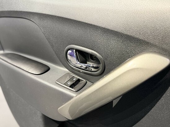 Renault Logan Stepway 1.6 MT (113 л.с.) Drive