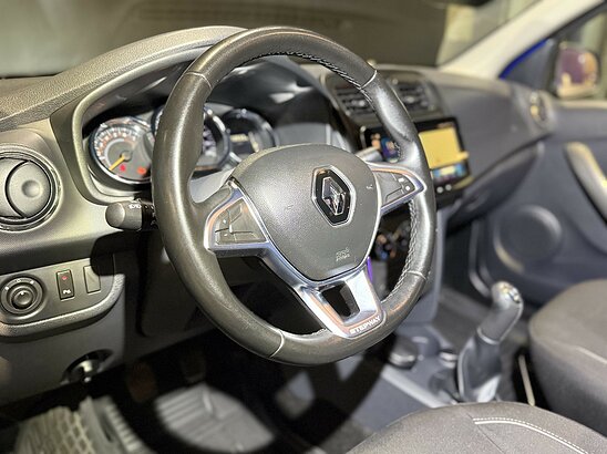 Renault Logan Stepway 1.6 MT (113 л.с.) Drive