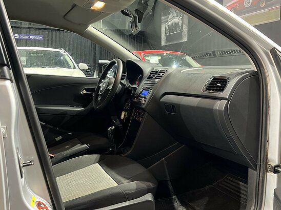 Volkswagen Polo 1.6 MPI MT (105 л.с.) Comfortline