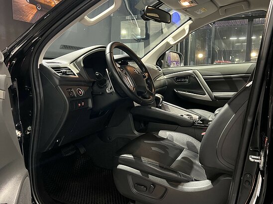 Mitsubishi Pajero Sport 2.4 D 4WD AT (181 л.с.) Instyle