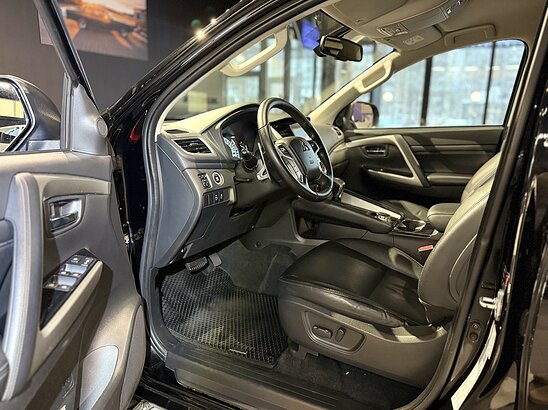 Mitsubishi Pajero Sport 2.4 D 4WD AT (181 л.с.) Instyle