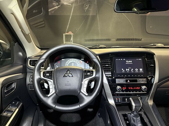 Mitsubishi Pajero Sport 2.4 D 4WD AT (181 л.с.) Instyle