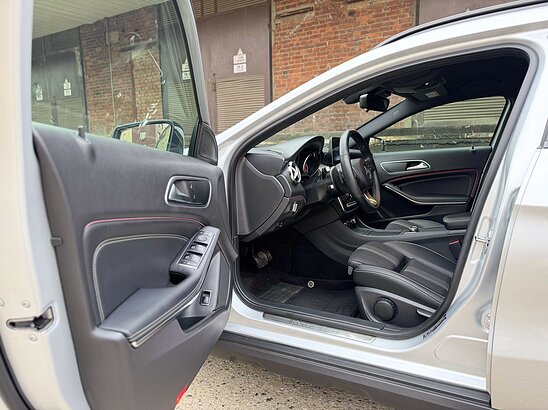 Mercedes-Benz GLA-класс GLA 200 1.6 7G-DCT (150 л.с.) Urban Night Edition