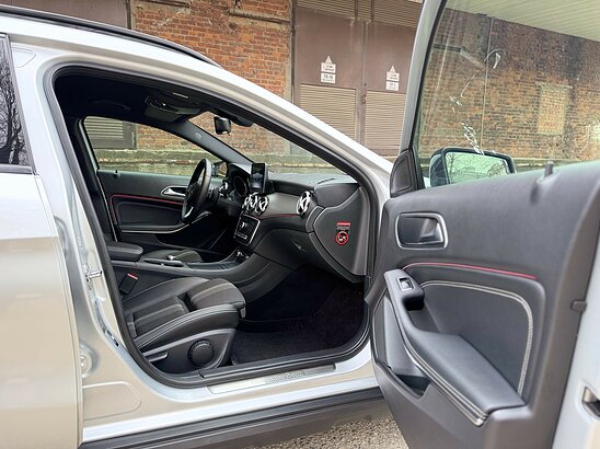 Mercedes-Benz GLA-класс GLA 200 1.6 7G-DCT (150 л.с.) Urban Night Edition