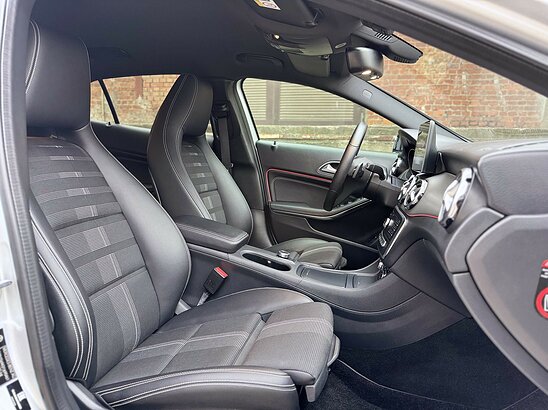 Mercedes-Benz GLA-класс GLA 200 1.6 7G-DCT (150 л.с.) Urban Night Edition