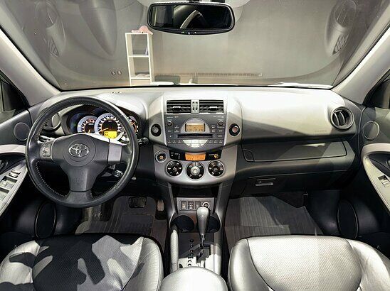 Toyota RAV4 2.4 4WD AT (170 л.с.) Сол
