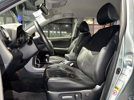 Toyota RAV4 2.4 4WD AT (170 л.с.) Сол
