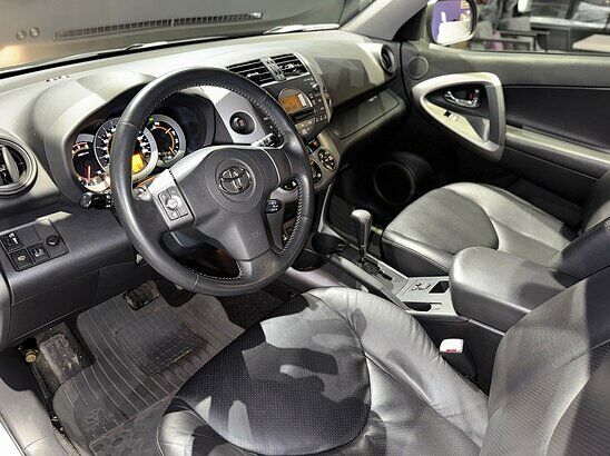 Toyota RAV4 2.4 4WD AT (170 л.с.) Сол