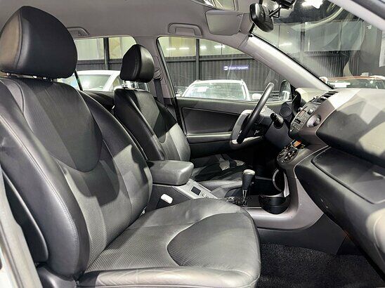 Toyota RAV4 2.4 4WD AT (170 л.с.) Сол