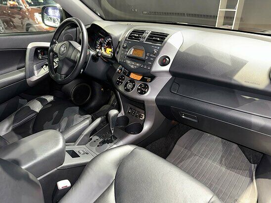 Toyota RAV4 2.4 4WD AT (170 л.с.) Сол
