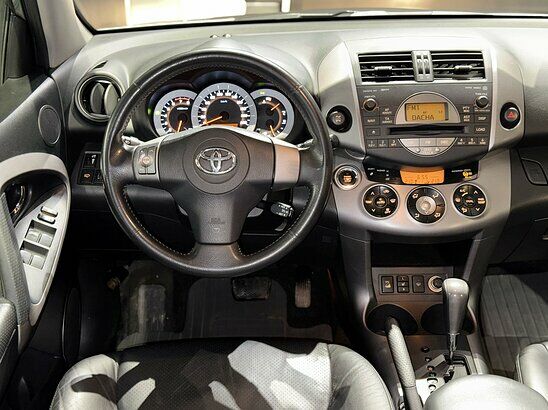 Toyota RAV4 2.4 4WD AT (170 л.с.) Сол