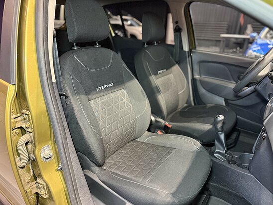 Renault Sandero Stepway 1.6 MT (82 л.с.) Confort