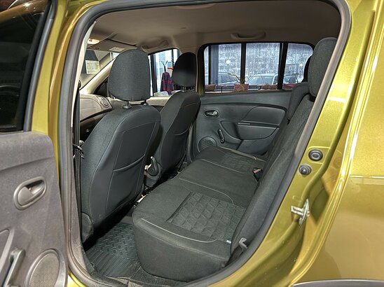 Renault Sandero Stepway 1.6 MT (82 л.с.) Confort