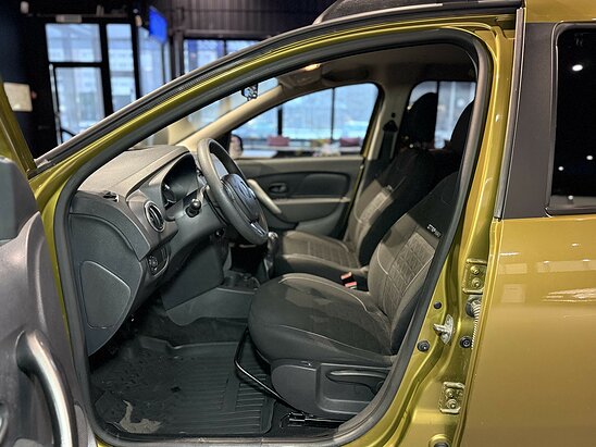 Renault Sandero Stepway 1.6 MT (82 л.с.) Confort