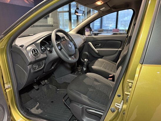 Renault Sandero Stepway 1.6 MT (82 л.с.) Confort