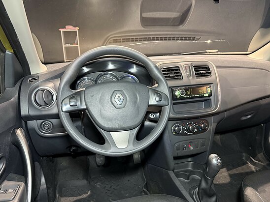 Renault Sandero Stepway 1.6 MT (82 л.с.) Confort