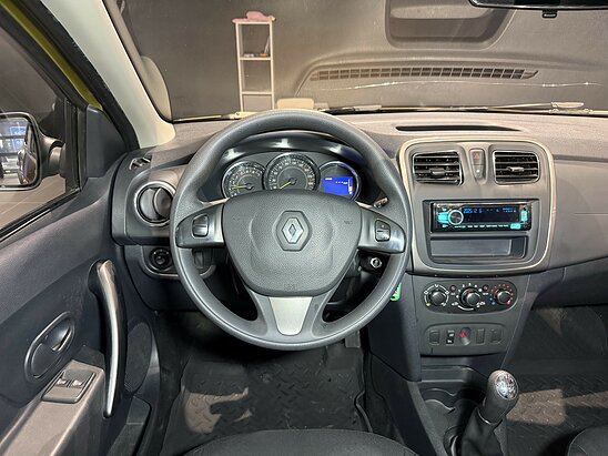 Renault Sandero Stepway 1.6 MT (82 л.с.) Confort