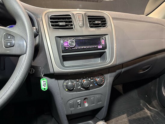 Renault Sandero Stepway 1.6 MT (82 л.с.) Confort