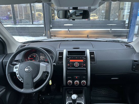 Nissan X-Trail 2.0 4WD MT (141 л.с.) XE