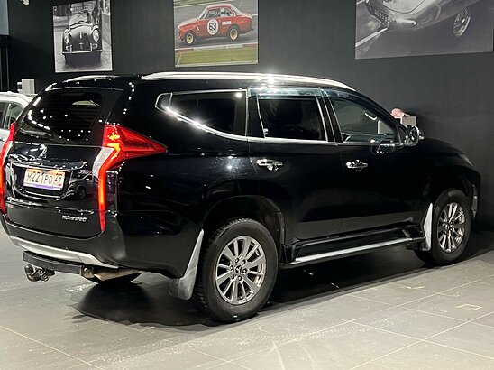 Mitsubishi Pajero Sport 2.4 DI-D 4WD AT (181 л.с.) Intense