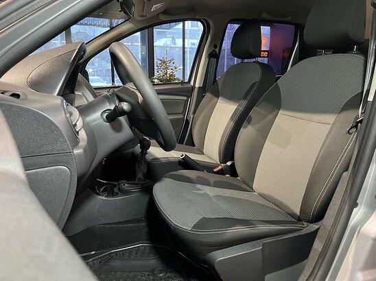 Renault Duster 2.0 4WD MT (143 л.с.) Expression