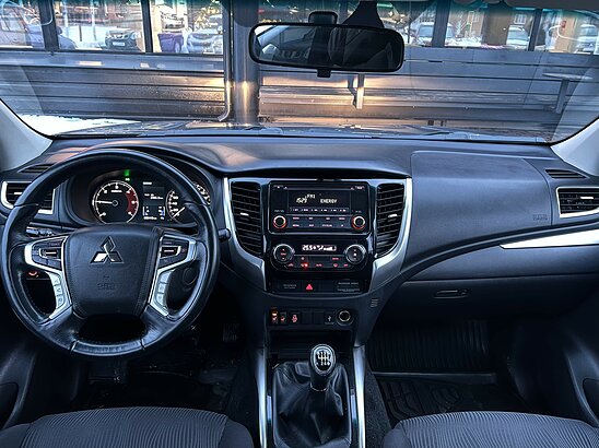 Mitsubishi Pajero Sport 2.4 DI-D 4WD MT (181 л.с.) Invite