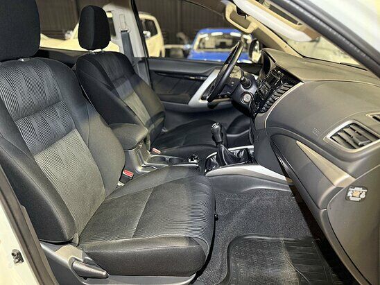 Mitsubishi Pajero Sport 2.4 4WD MT (181 л.с.) Invite