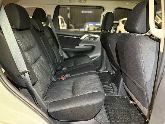 Mitsubishi Pajero Sport 2.4 4WD MT (181 л.с.) Invite