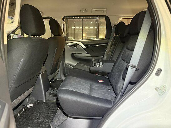 Mitsubishi Pajero Sport 2.4 4WD MT (181 л.с.) Invite