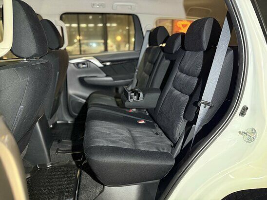 Mitsubishi Pajero Sport 2.4 4WD MT (181 л.с.) Invite