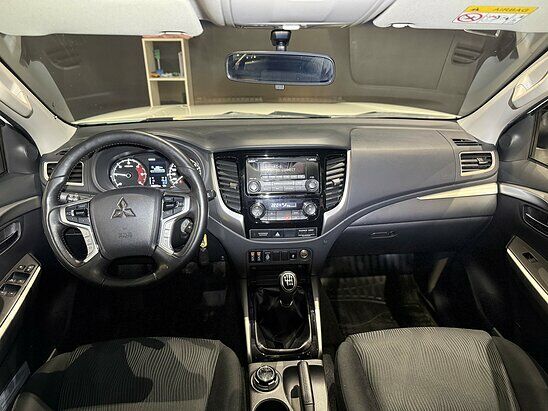 Mitsubishi Pajero Sport 2.4 4WD MT (181 л.с.) Invite