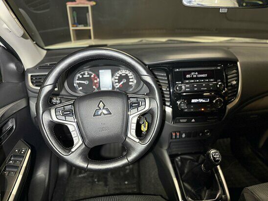 Mitsubishi Pajero Sport 2.4 4WD MT (181 л.с.) Invite